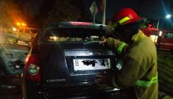 Minibus Terbakar di Rest Area KM 45 Tol Jagorawi, Diduga akibat Korsleting Listrik<