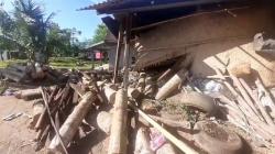 Truk Rem Blong Tabrak Warung dan Gardu di Jember, 1 Tewas 2 Luka<