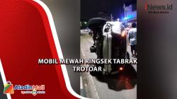  Tabrak Trotoar di Tambora, Mobil Mewah Terguling