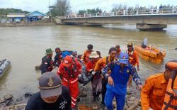 Depresi, Pemuda Ini Loncat dari Jembatan hingga Tewas Tenggelam di Sungai Slamaran Pekalongan