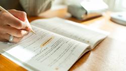 Bagaimana Cara Menentukan Ide Pokok pada Teks Lisan? Berikut Penjelasannya