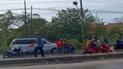 Berlubang akibat Banjir, Jalan Raya Demak-Semarang Rawan Kecelakaan<