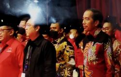 Megawati Teriakkan Yel-Yel, Presiden Jokowi hingga Para Menteri Ikut Berdiri