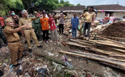  Ganjar Perintahkan Seluruh Kades Patroli Tanggul Antisipasi Banjir Bandang di Jateng<