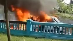 Mobil Es Krim Terbakar Hebat di Depan SDN Cinangsi Subang, Ratusan Murid Panik<