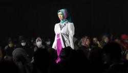 IFC Jakarta Designers Tampilkan Busana Colorfull