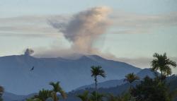 Gunung Marapi Erupsi 127 kali, Tinggi Abu 800 Meter