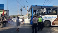 Detik-detik Bus Transjakarta Mogok di Pelintasan Kereta Api, Sopir dan Penumpang Sempat Panik