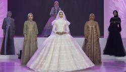 Sanic Alexander Pamerkan Koleksi Gaun Muslim Hijab di JFT 2023