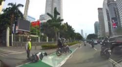 Viral Pria Bercelana Loreng Ngamuk usai Tabrak Pemotor Lain, Kapendam Jaya: Kami Dalami