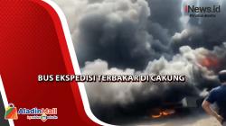 Timbulkan Asap Pekat, Bus Ekspedisi Ludes Terbakar di Cakung