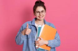 7 Contoh Teks Editorial Beserta Fakta dan Opininya tentang Berbagai Tema