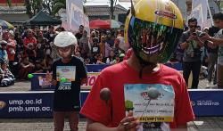  Serunya Lomba Lato-Lato di Purwokerto, Seluruh Peserta Pakai Helm dan Jaga Jarak
