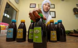 Sempat Terpuruk akibat Pandemi, Usaha Sirop Daun Kersen di Kendal Kini Banjir Pesanan