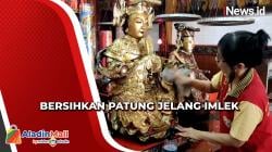 Warga Tionghoa di Kediri hingga Bali Bersihkan Patung Vihara Jelang Imlek