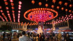 Meriahkan Imlek, Pasar Gede Solo Dihiasi Ribuan Lampion