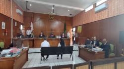 Eks Ketua DPRD Jabar Irfan Suryanegara dan Istri Dituntut 12 Tahun Penjara