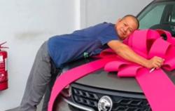 Ketiban Rezeki, TKI di Malaysia Ini Dihadiahi Mobil Baru oleh Majikan