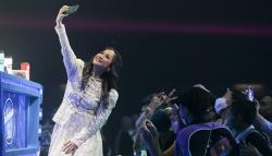 Pesona Kecantikan Bunga Citra Lestari Jadi Juri Indonesian Idol