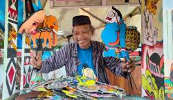 Keren, Pria Ini Ubah Sampah Jadi Wayang Uwuh yang Bernilai Seni Tinggi