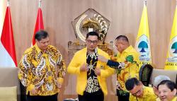 Ridwan Kamil Pakai Jas Kuning, Resmi Masuk Partai Golkar <