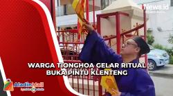 Ritual Buka Pintu Klenteng Sambut Perayaan Imlek