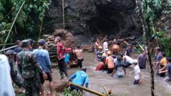 Warga Lumajang Tewas Tertimbun Longsoran Rumpun Bambu saat Bersihkan Saluran Air