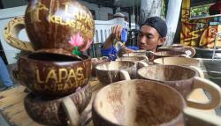 Kerajinan Cangkir Batok Kelapa Buatan Napi Lapas Kediri