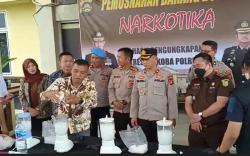 Polres OKI Musnahkan 3.964 Gram Sabu dengan Cara Diblender<