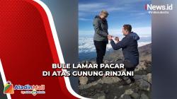 Momen Viral Bule Lamar Pacar di Atas Gunung Rinjani