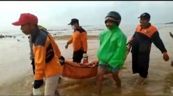 Cari Barang Bekas, Pemulung Ini Kaget Temukan Mayat Nelayan di Pantai Pailus Jepara