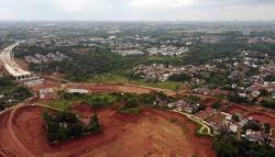 Penampakan Rumah Berdiri di Tengah Proyek Tol Serpong-Cinere