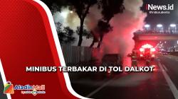 Minibus Terbakar dalam Kecelakaan 3 Mobil di Tol Dalkot Semanggi