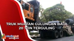 Tabrak Separator Bus, Gulungan kawat Baja Seberat 20 Ton Terjatuh dari Truk