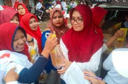 Gelar Senam Sehat, DPW Partai Perindo Sumbar Bagi-Bagi Minyak Goreng Gratis