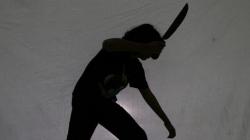 Tak Terima Adik Dipukuli, Pria di Karawang Bacok Pelaku hingga Luka Parah <