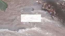 Sukabumi Heboh, Mayat Perempuan Telanjang Tersangkut di Batu, Ada Luka di Kepala<