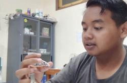 Kisah Mahasiswa Inspiratif, Ahmad Akrom Hasani Buka Jasa Servis Arloji dengan IPK 3,65