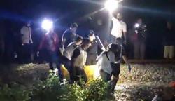 Terima Telepon di Pinggir Rel, Pemotor di Madiun Tewas Tertabrak Kereta Api <