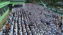 Haru, 14.000 Jemaah Salatkan Jenazah Santri Musthafawiyah yang Tewas di Sungai