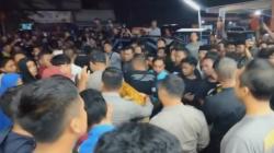 Ibu Muda Tepergok Mengutil di Minimarket Lamongan, Disoraki Warga