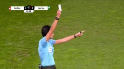 Pertama dalam Sejarah, Wasit Keluarkan Kartu Putih di Pertandingan Sepak Bola