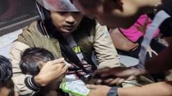 Waduh, Lidah Balita 3 Tahun di Garut Tersangkut Lubang Botol Minuman<