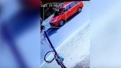 Viral Video Anggota Polisi Aceh Utara Ditabrak hingga Bertahan di Kap Mobil 