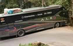 Viral Sopir Bus PO ALS Taklukkan Tikungan Ekstrem Kuburan Duo Rimbo, Netizen: Ngeri Skill Dewa