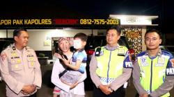 Tim Lapor Pak Kapolres Reborn Serahkan Anak Hilang di Cihanjuang Cimahi ke Orang Tuanya<