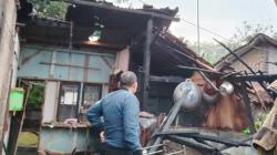 Rumah Itang Yunasz di Warungkiara Sukabumi Ludes Terbakar<