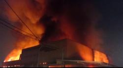 Kebakaran Landa Toko Swalayan di Tambun Bekasi, 15 Unit Mobil Damkar Meluncur