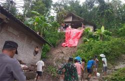 Tebing di Desa Kalijaya Kebumen Longsor Ancam 2 Rumah Warga<