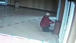 Terekam CCTV Pasutri Gasak Kotak Amal di Purwakarta, 1 Pelaku Bertubuh Tambun<